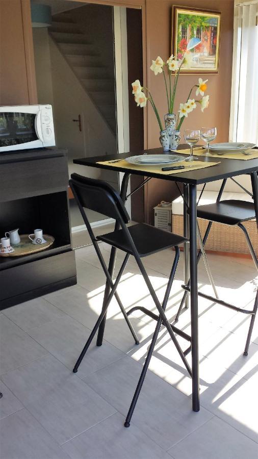 Chambre Privee Avec Salon, Garage Voiture, Velos, Motos Tourville-sur-Arques Buitenkant foto