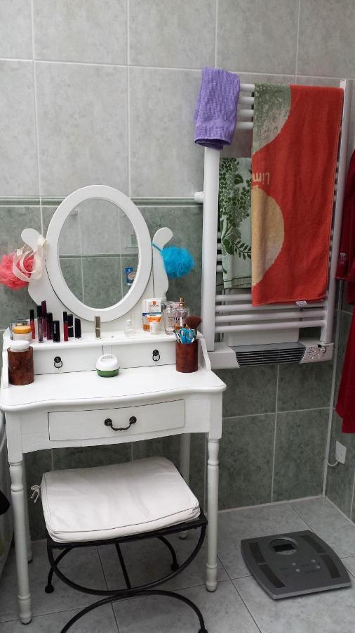 Chambre Privee Avec Salon, Garage Voiture, Velos, Motos Tourville-sur-Arques Buitenkant foto