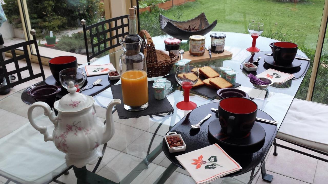 Chambre Privee Avec Salon, Garage Voiture, Velos, Motos Tourville-sur-Arques Buitenkant foto